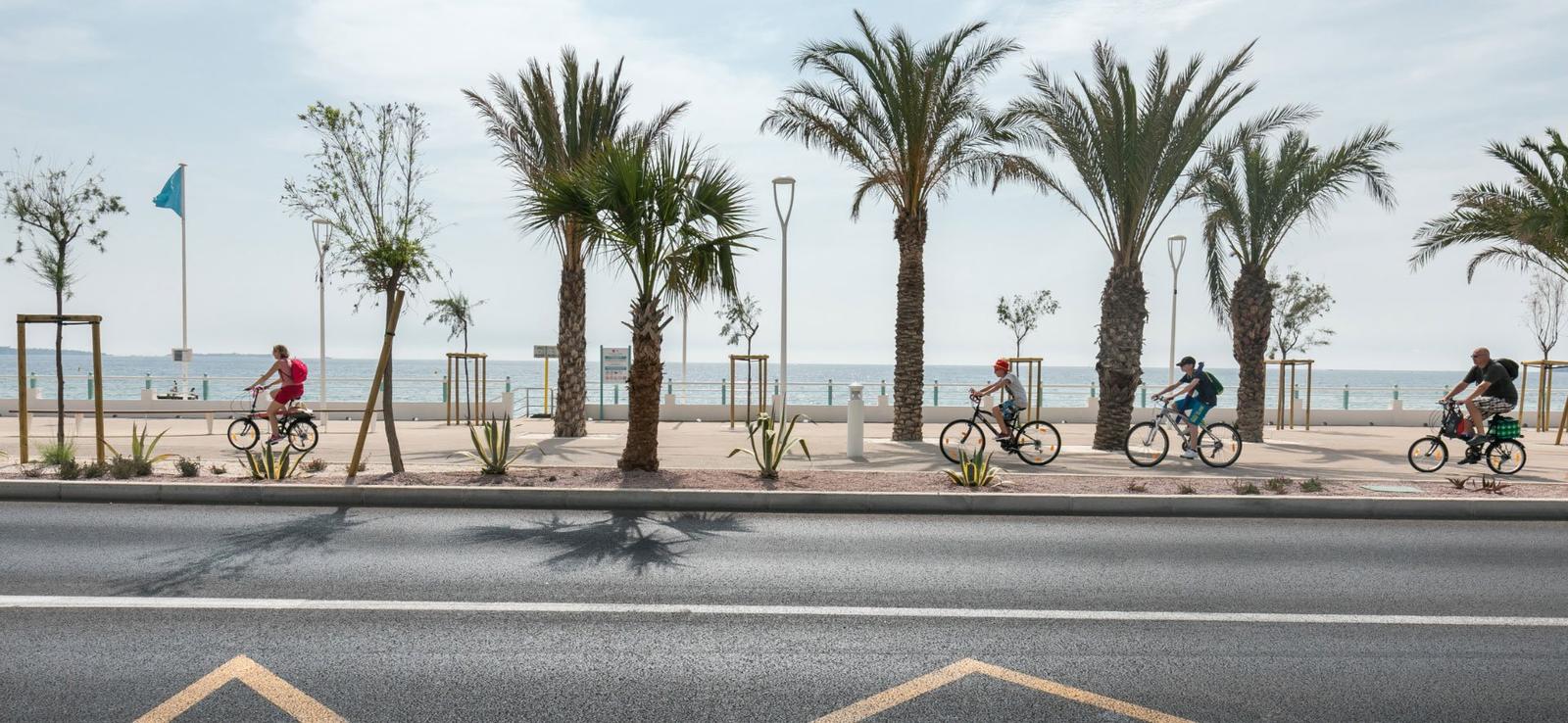 Front de mer et pistes cyclables sur la Côte d'Azur